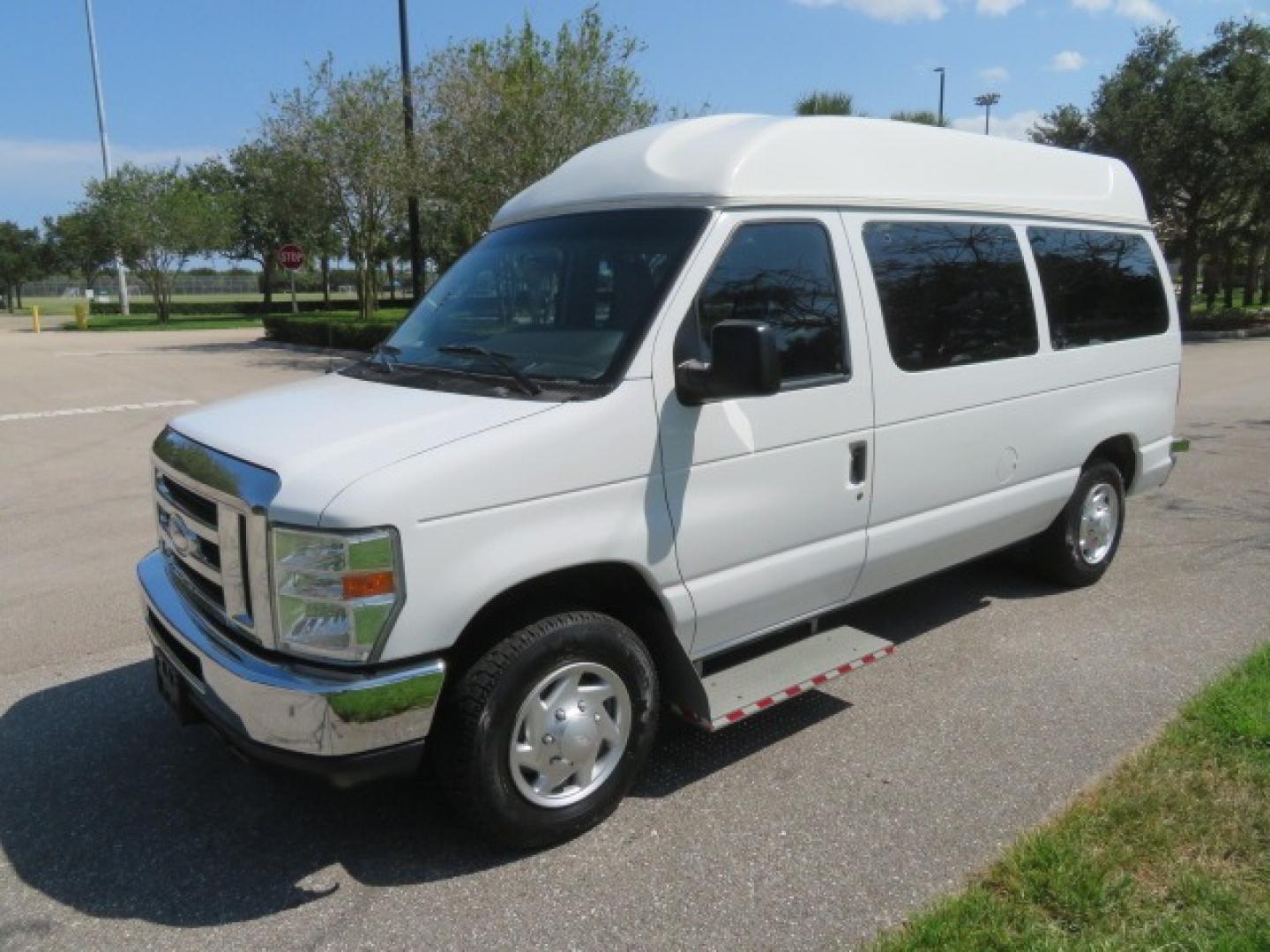 2014 White /Gray Ford E-Series Van (1FTNE1EW1ED) , Automatic transmission, located at 4301 Oak Circle #19, Boca Raton, FL, 33431, (954) 561-2499, 26.388861, -80.084038 - Photo#25